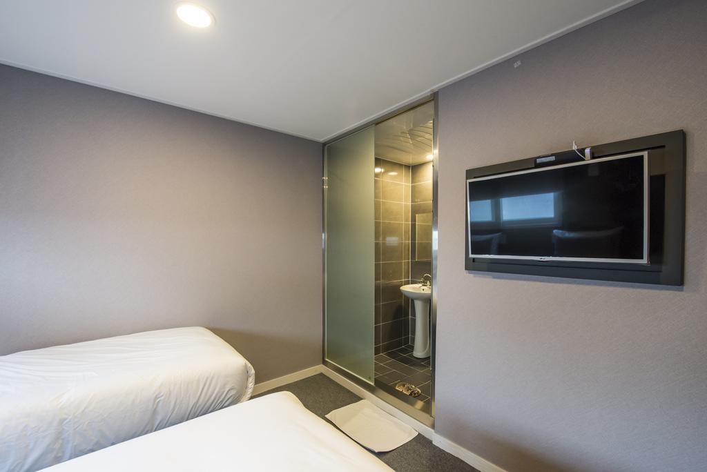 Philstay Myeongdong Metro Guest house